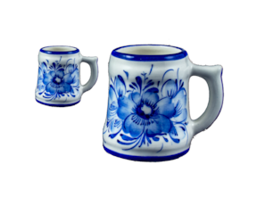 Caneca em faiança, pintada à mão, motivo flor azul