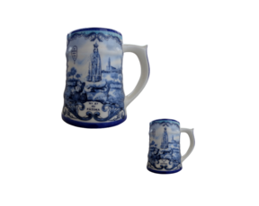 Caneca em faiança decorada tom azul motivo Nossa Senhora de Fátima