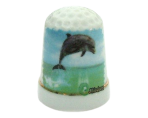 Dedal em porcelana decorado motivo golfinho