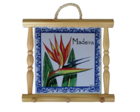 Suporte de panos em madeira natural com azulejo 15x15 cm motivo Estrelícia