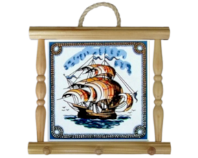 Suporte de panos em madeira natural com azulejo 15x15 cm motivo Caravela
