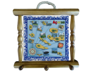 Suporte de panos em madeira envernizada com azulejo decorado 10x10 cm mapa Açores