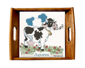 Tabuleiro asa lisa envernizado com azulejo decorado 15x15 cm motivo vaquinha