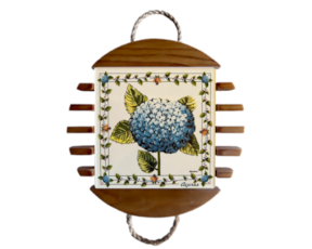 Base de tacho em madeira envernizada com azulejo decorado 15x15 cm motivo hortênsia