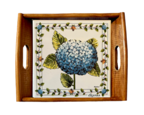 Tabuleiro asa lisa em madeira envernizada com azulejo decorado 15x15 cm motivo hortênsia