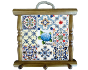 Suporte de panos em madeira envernizada com azulejo decorado 10x10 cm multi-padrão hortênsia