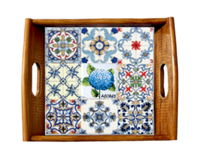 Tabuleiro asa lisa em madeira envernizada com azulejo decorado 15x15 cm multi-padrão hortênsia