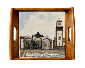 Tabuleiro asa lisa em madeira envernizada com azulejo decorado 15x15 cm motivo portas da cidade
