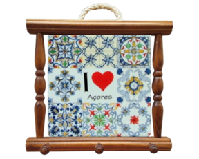 Suporte para panos em madeira envernizada com azulejo decorado 10x10 cm multi-padrão I love Açores