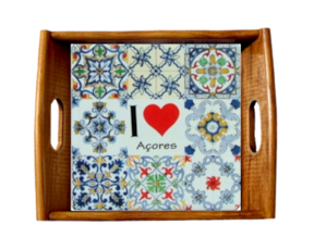 Tabuleiro asa lisa em madeira envernizada com azulejo decorado 15x15 cm motivo I love Açores