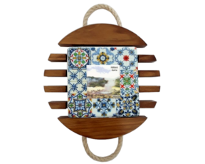 Base de tacho em madeira envernizada com azulejo decorado 15x15 cm motivo furnas