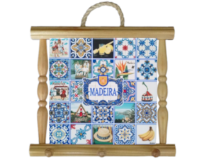 Suporte de panos em madeira natural com azulejo 15*15 cm motivo paisagens arquipélago da Madeira