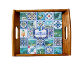 Tabuleiro asa lisa em madeira envernizada com azulejo decorado 15*15 cm motivo São Miguel - Açores