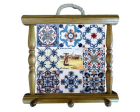 Suporte de panos em madeira envernizada com azulejo decorado 10*10 cm multi-padrão arte xávega 