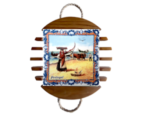 Base de tacho em madeira envernizada com azulejo decorado 15*15 cm arte xávega