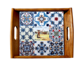Tabuleiro asa lisa em madeira envernizada com azulejo decorado 15*15 cm multi-padrão arte xávega