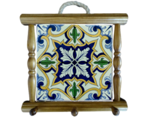 Suporte de panos em madeira envernizada com azulejo decorado 10*10 cm padrão 79