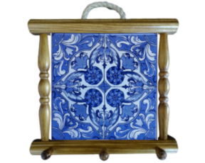 Suporte de panos em madeira envernizada com azulejo decorado 10*10 cm padrão 83