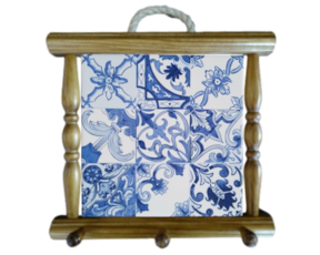 Suporte de panos em madeira envernizada com azulejo decorado 10*10 cm padrão 76